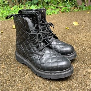 Dr. Martens black quilted boot - 6US